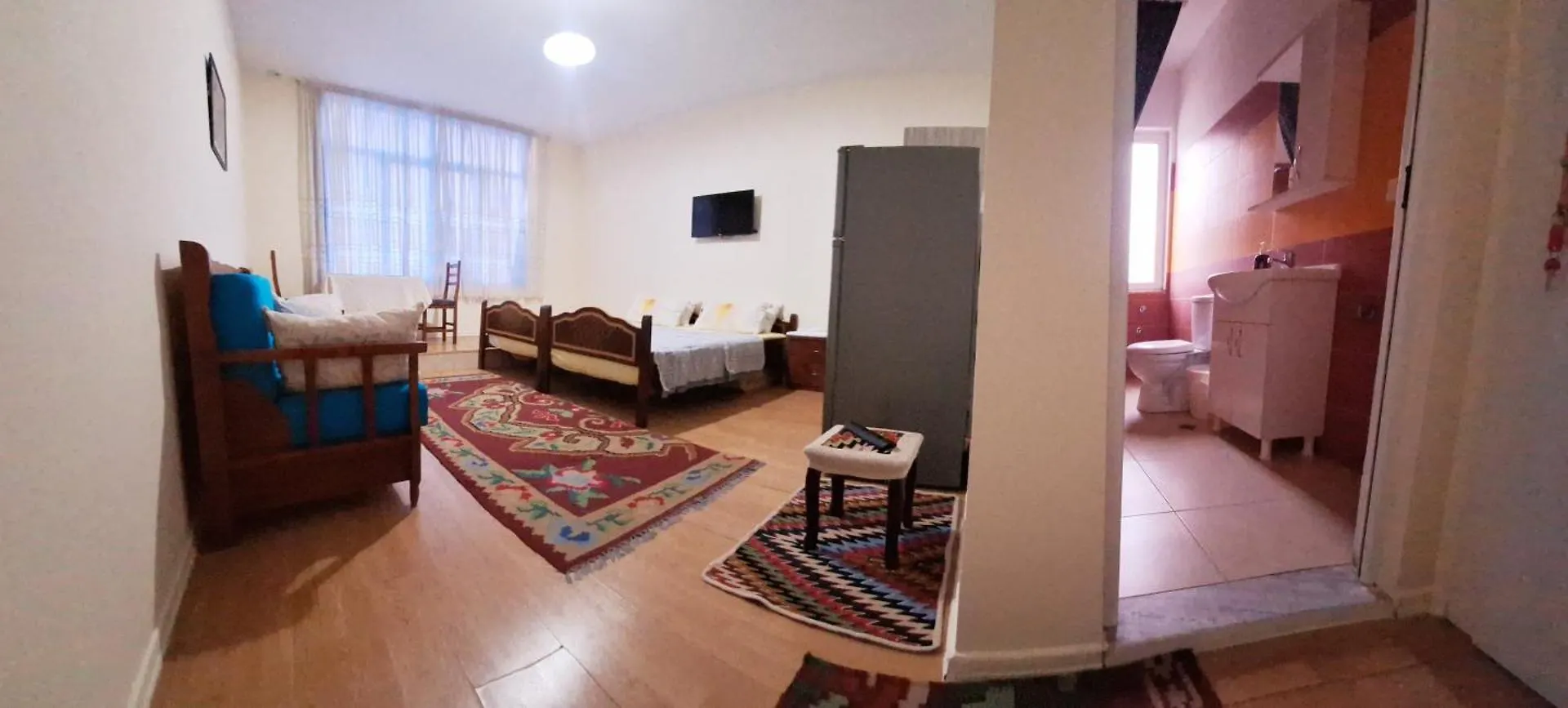 Rowdy Guest House Tirana Albania