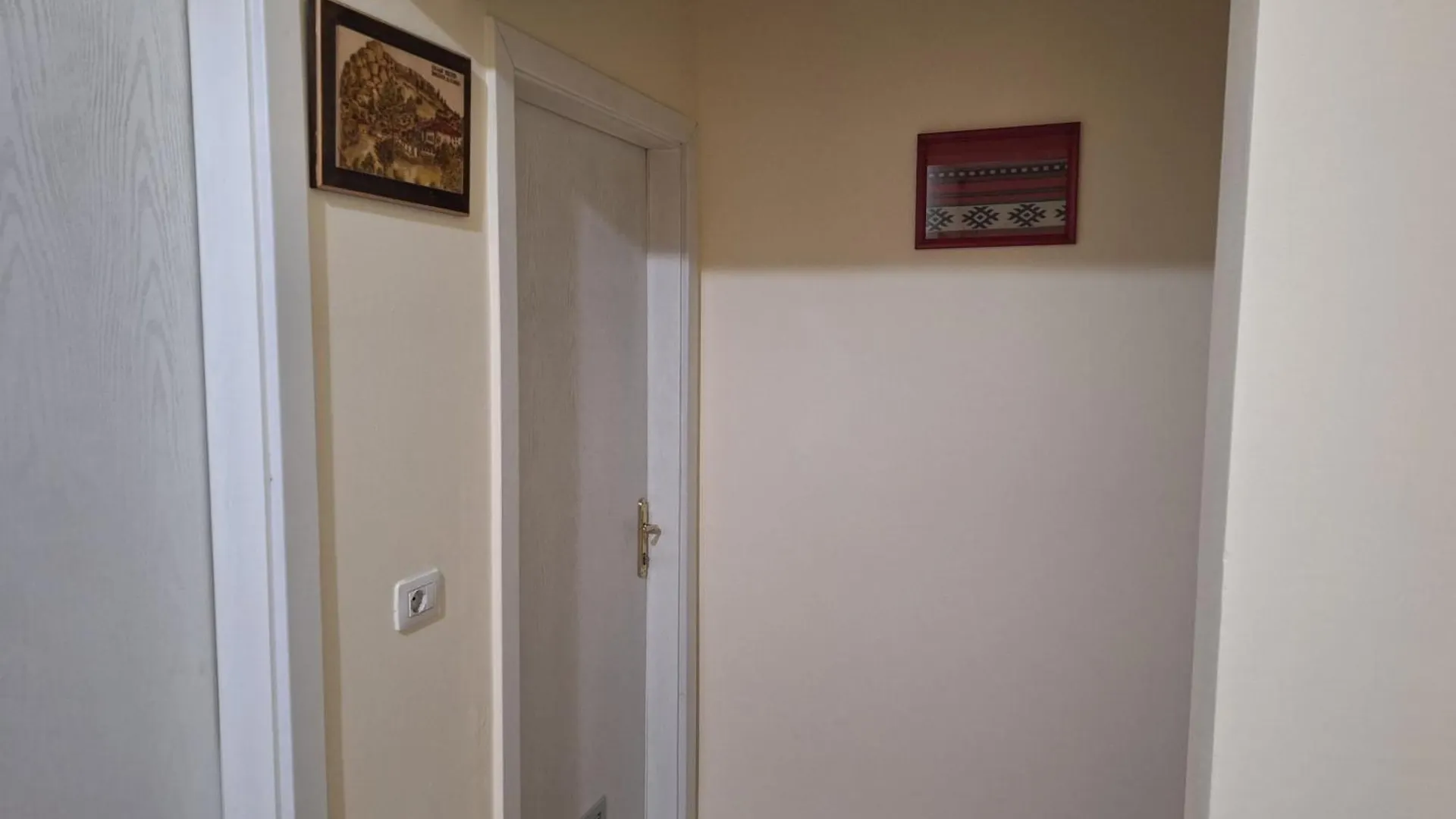 *****  Rowdy Guest House Tirana Albania